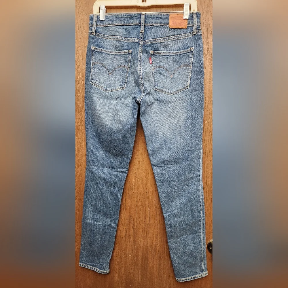 Levis Distressed Women's High Rise Skinny Jeans - Picture 2 of 4